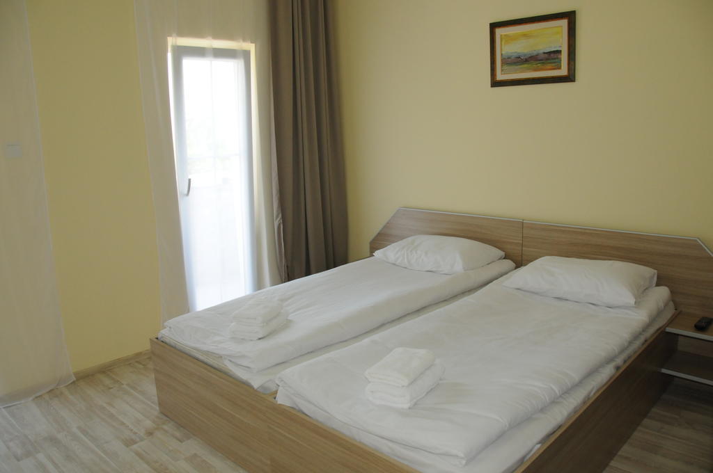 Villa Via Bečej الغرفة الصورة