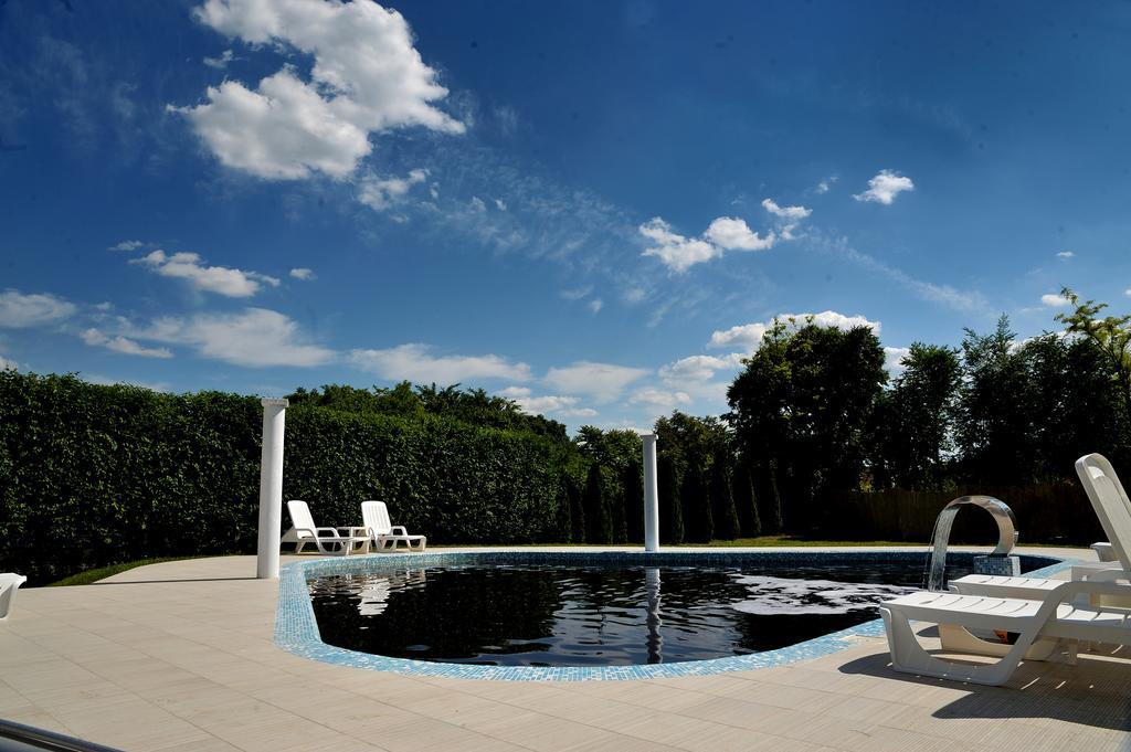 Villa Via Bečej المظهر الخارجي الصورة