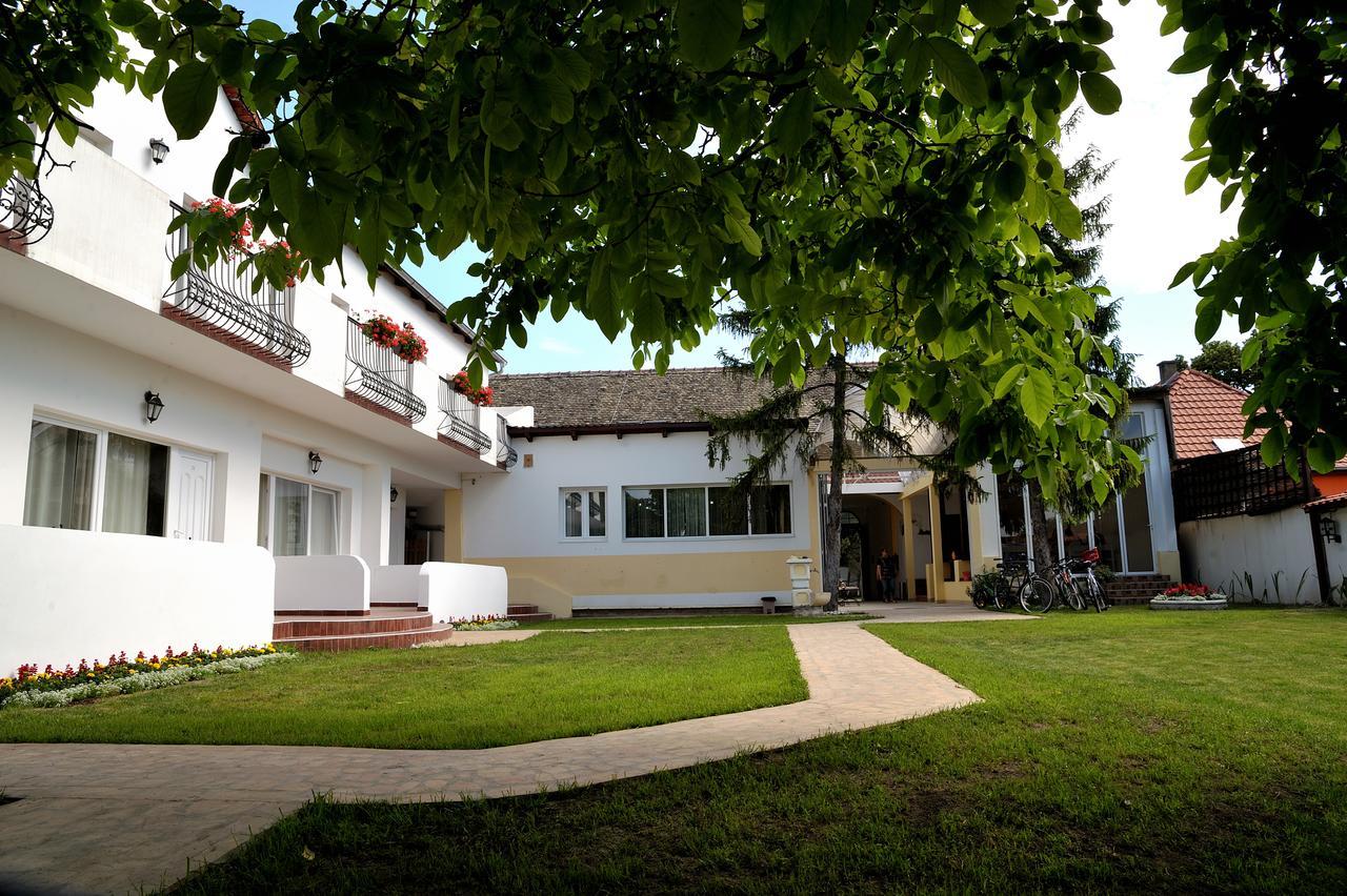 Villa Via Bečej المظهر الخارجي الصورة
