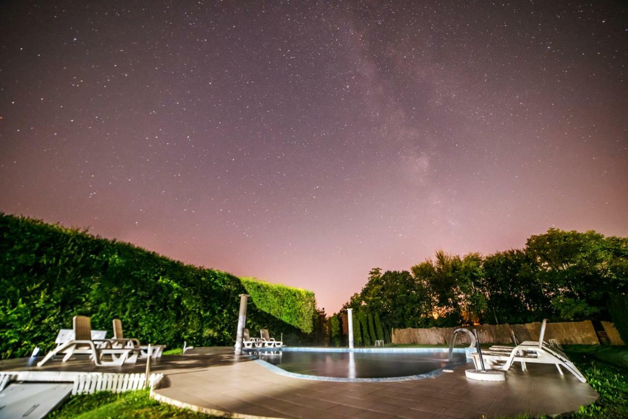 Villa Via Bečej المظهر الخارجي الصورة